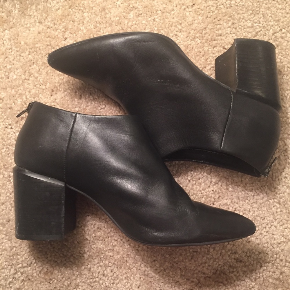 STEVE MADDEN leather ankle boot heel
